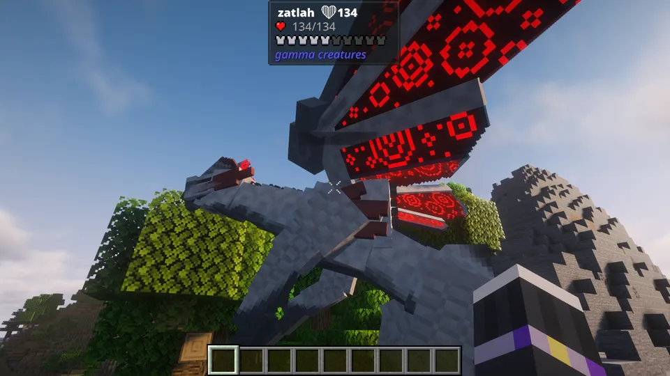 Gamma Creatures Modの巨大な飛行クリーチャー「zatlah」。岩山の近くに出現する、石のような質感の体と、赤い幾何学模様が発光する巨大な翼を持つドラゴン風の生物。プレイヤーが地上から見上げるほどの巨体として描かれている。