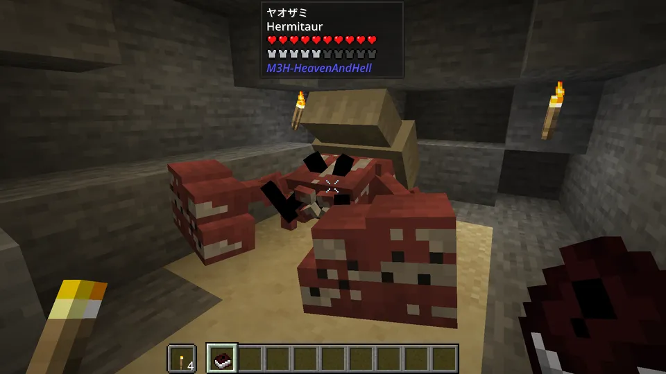 Monster Hunter: Heaven and Hell Modの「ヤオザミ」。大きなハサミと、ヤドカリのように貝殻を背負った姿が特徴の甲殻種モンスター。薄暗い洞窟内の砂地で待ち構えている様子。