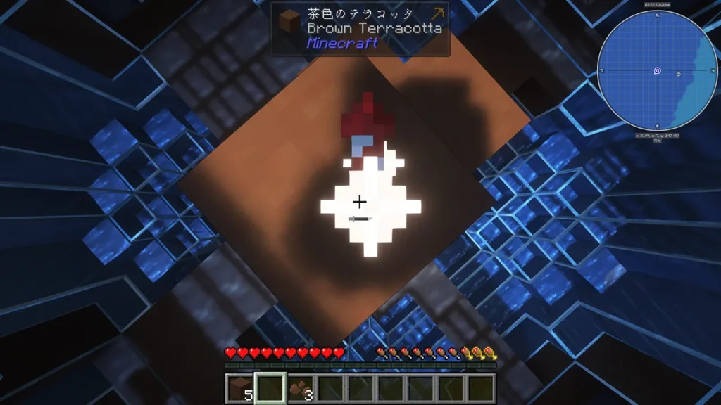 拠点の中心にある「Brown Terracotta」のブロックに対し、クラフトしたツールを使用してアクションを起こしている、海中スフィア内部のFPS視点画面。